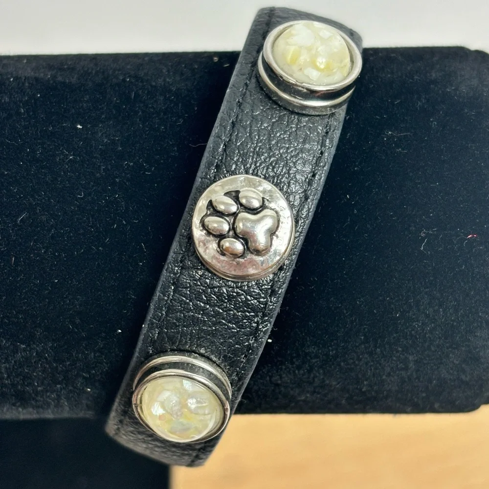 Ginger Snaps Bracelet Black Leather Bracelet with 5 petite snaps - Picture 3 of 9